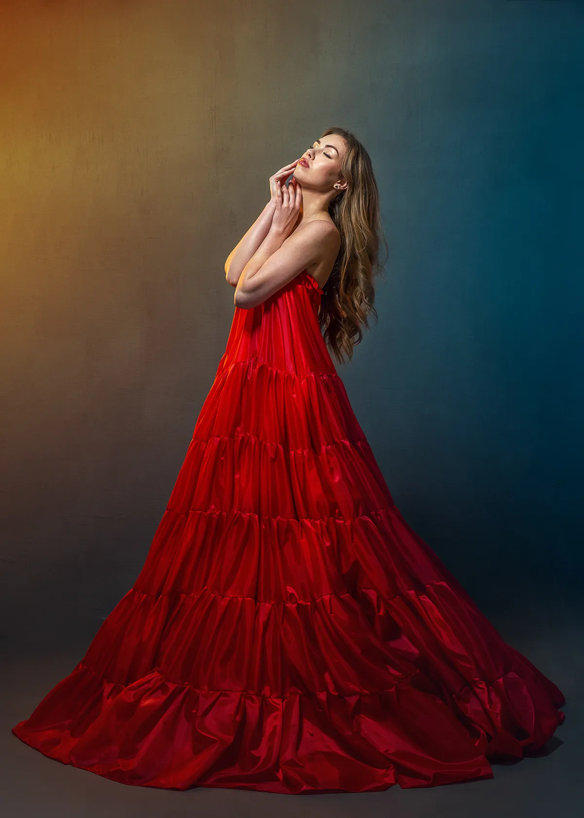 Subtelne światło otula kobiecość, tworząc delikatną harmonię emocji i refleksji