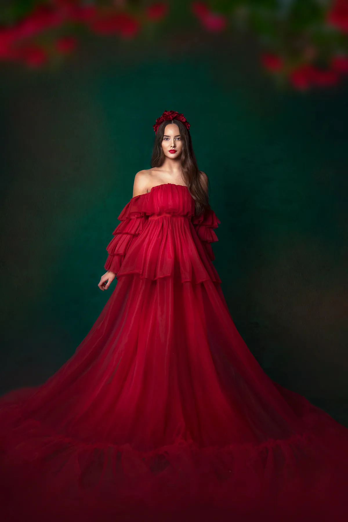 Subtelna siła kobiecości w artystycznym tańcu światła i cienia, pełna emocji i wdzięku