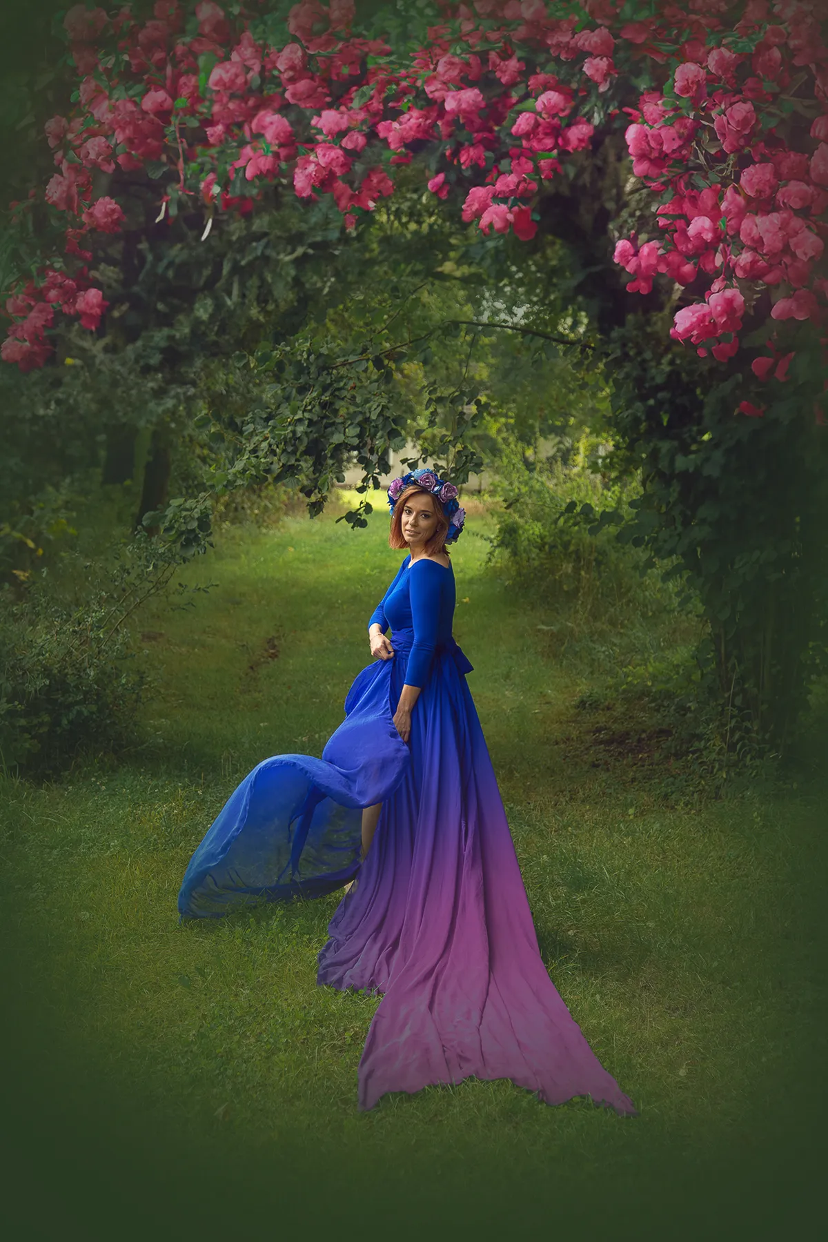 Czułość i subtelna siła w oczach, które odkrywają piękno kobiecości w naturalnym świetle