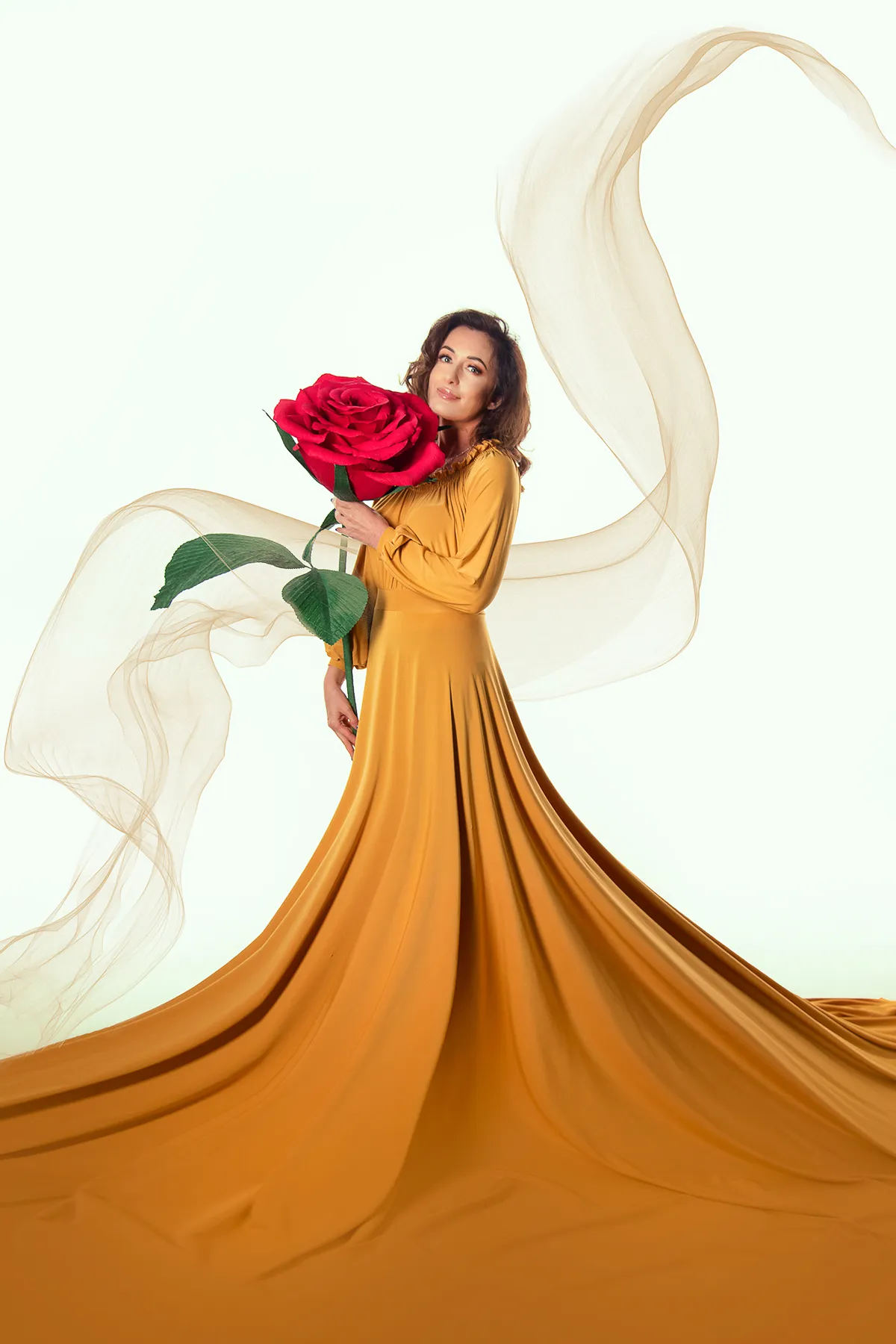 Romantyczna chwila pełna zmysłowości, gdzie subtelne światło otula kobiecą delikatność i siłę